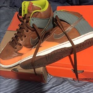 Nike dunk hi size 9 gently worn
